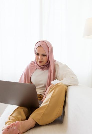 Интеграция ChatGPT с JavaScript и вебхуками для создания интерактивных чат-ботов и голосовых помощников